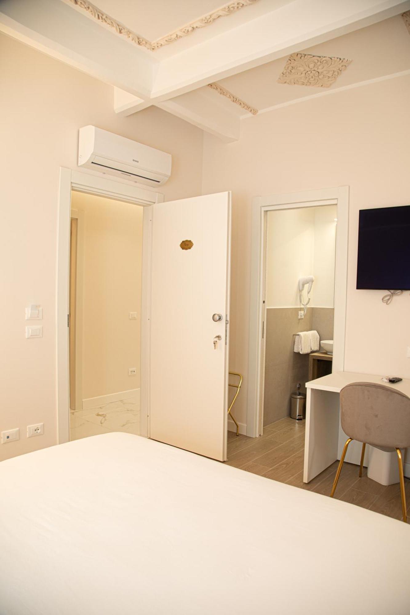 Roxy Luxury House Bed & Breakfast