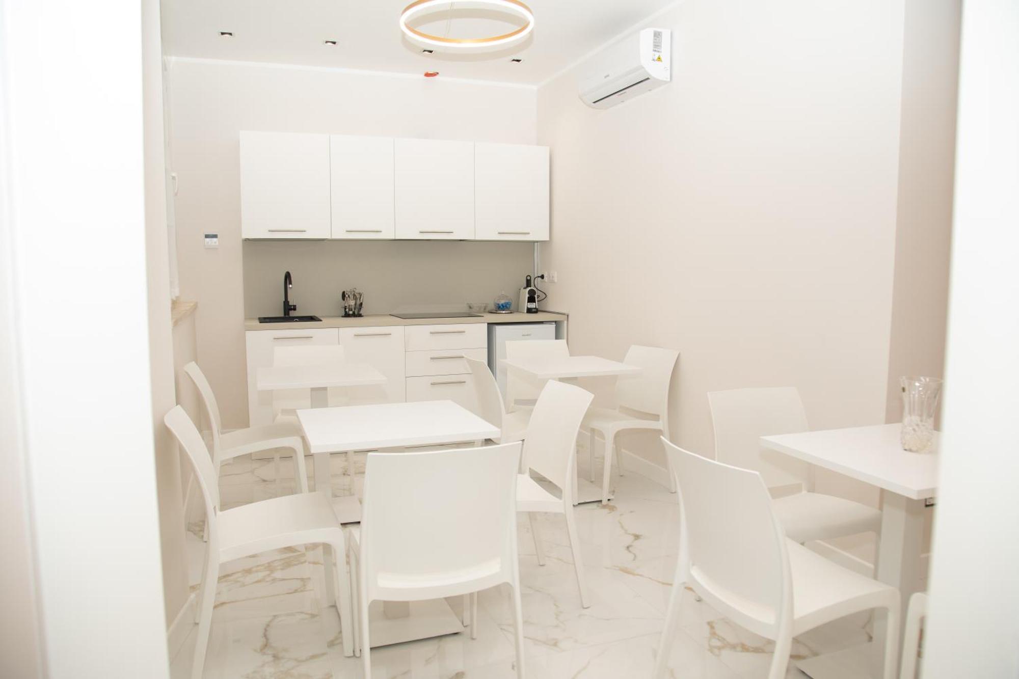 Roxy Luxury House Rom
